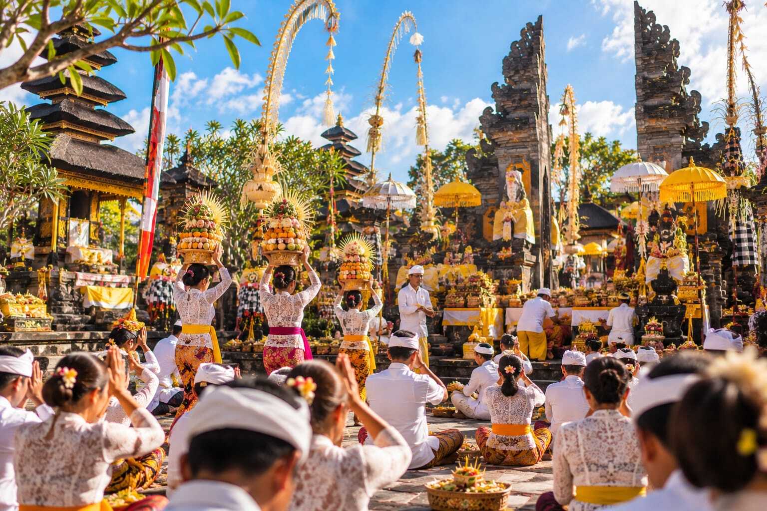 Kawasan Tabanan Bali dengan lingkungan hijau dan perkembangan permukiman sebagai gambaran potensi investasi tanah.